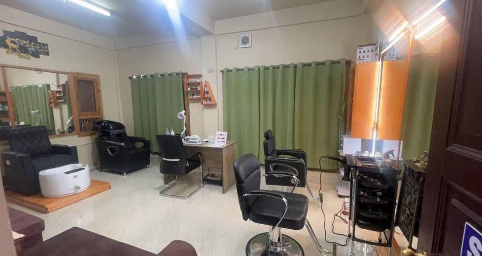 AR BEAUTY SALON AND SPA
